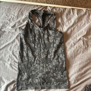 Athleta gray and black momentum tank Size XS